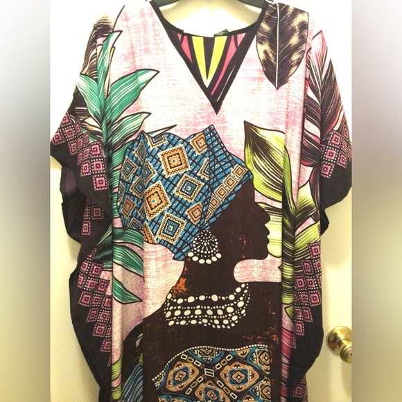 Other - Woman’s Multicolored Bold Print Kaftan